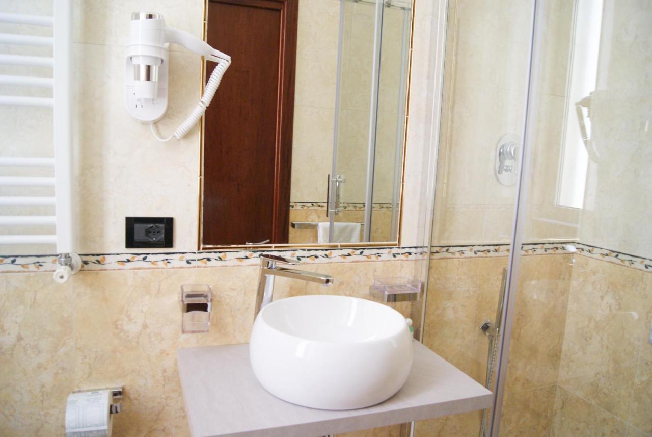 Monti 66 Hotel Rome Bagian luar foto