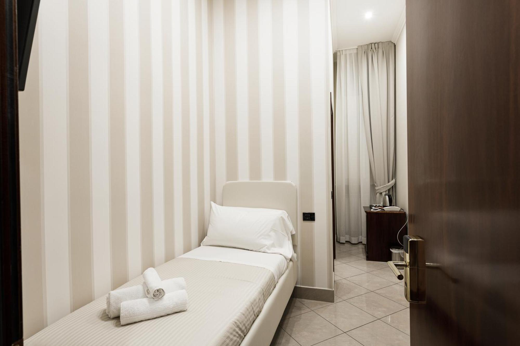 Monti 66 Hotel Rome Bagian luar foto